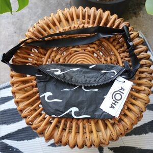 Aloha Collection Black and White Waves Hip Bag